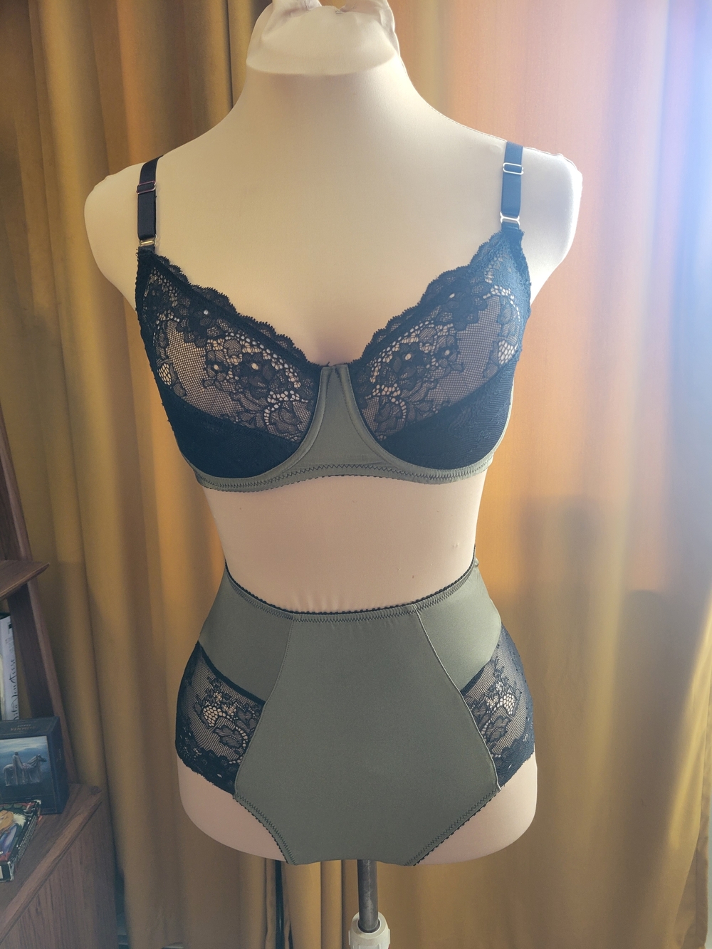 Olive & Black Lace Underwire Bra and High-Waist Brief Set